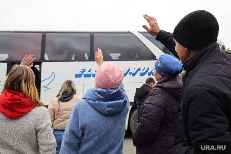 Отправка мобилизованных от кинотеатра "Спутник". Курган, мобилизация, отправка призывников