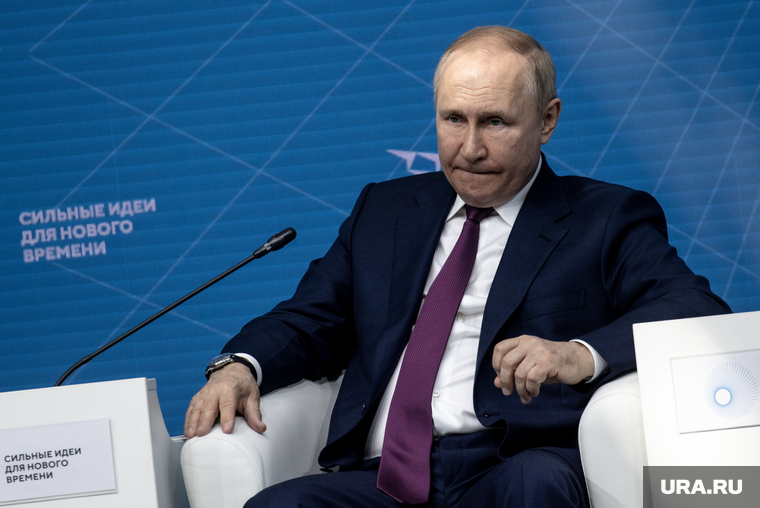 Владимир Путин на пленарном заседании форума АСИ. Москва