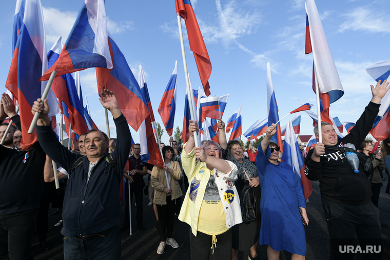 Митинг в честь присоединения ДНР к РФ. Саур-Могила , флаг, митинг, триколор, флаг россии, российский