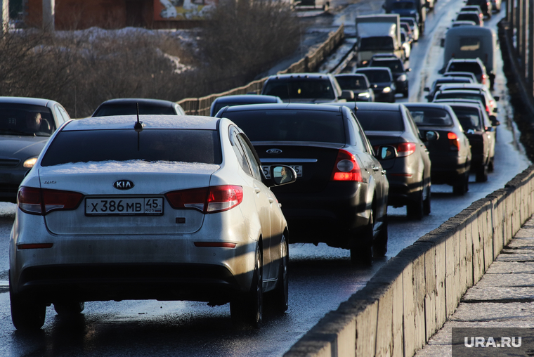 Галкинский мост. Курган, автомобили, пробка, затор на дороге, машины