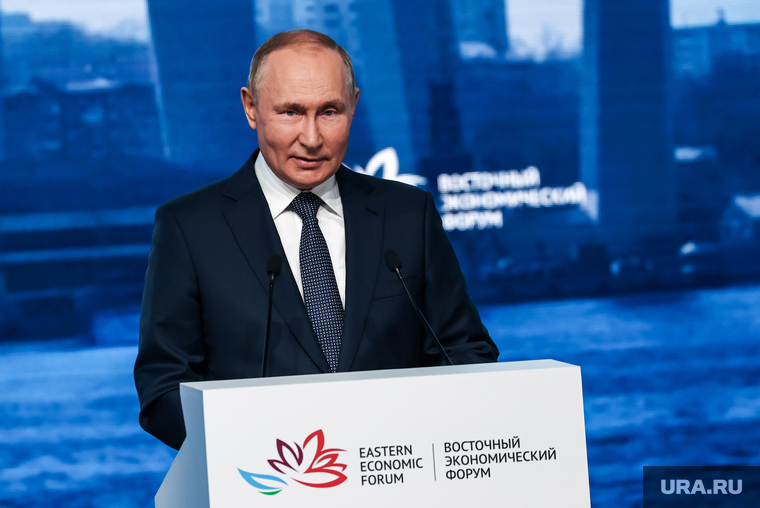 Пленарная сессия на ВЭФ 2022. Владивосток, путин владимир