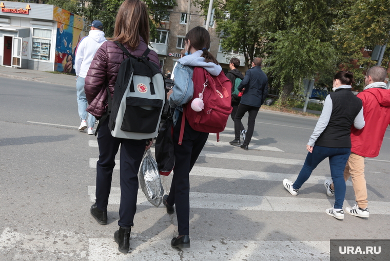 Детская безопасность. Дорога. Пермь, пешеходный переход, детская безопасность, ребенок на дороге