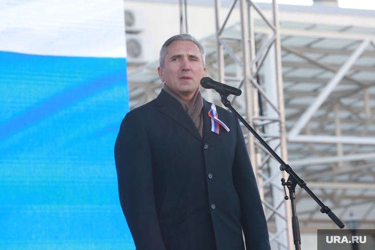 На митинге выступил губернатор Тюменской области Александр Моор…