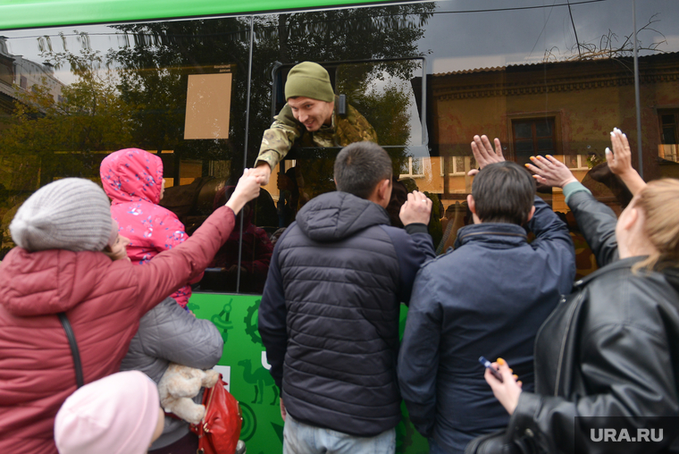 Отправка на службу мобилизованных Калининского и Курчатовского районов Челябинска. Челябинск, прощание, мобилизация, отправка мобилизованных