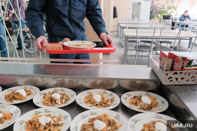 Столовая в промышленном техникуме. Курган, салат, столовая, еда, школьная столовая, питание, школьное питание