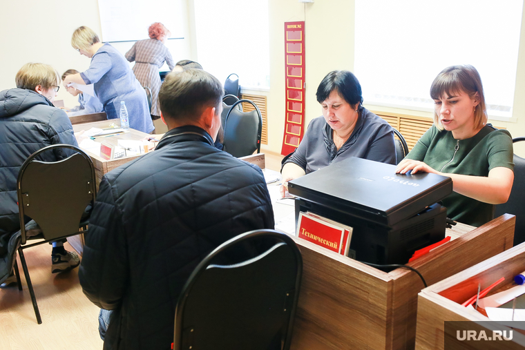 Комиссия в ДК «Железнодорожник» работала около двух часов