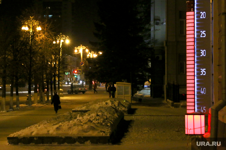 Зимний Курган., термометр, зима, холод на улице, градусник, вечер