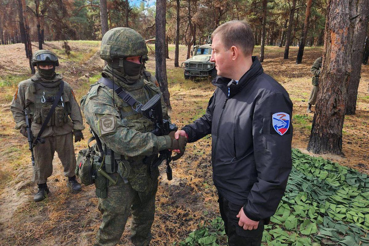 Турчак передал военнослужащим спецсредства и экипировку