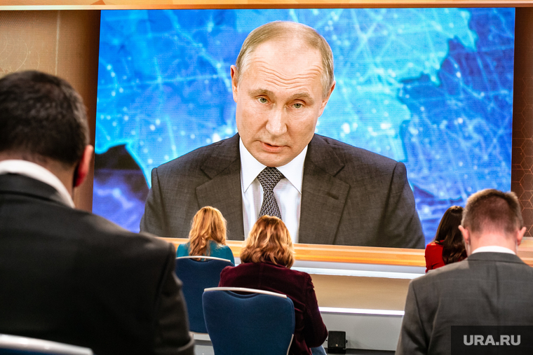 Большая пресс-конференция президента РФ. Москва, путин на экране