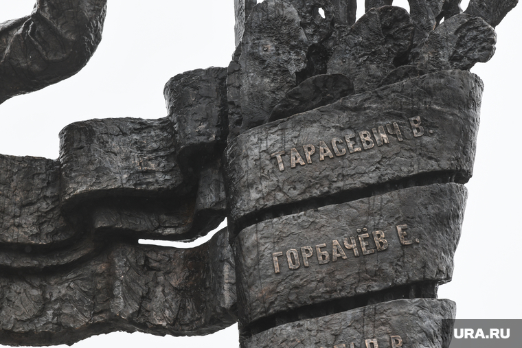 Имена свердловских спортсменов из «СКА-Свердловск» нанесены на памятник