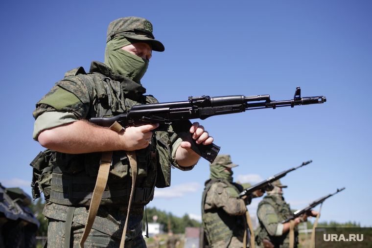 Тренировка добровольцев перед отправкой в Украину. Свердловская область, милитари, автомат, калашников, армия, оружие, война, добровольцы, спецоперация, чвк, сво, наемники