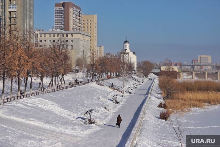Город. Курган, снег, зима, набережная кургана