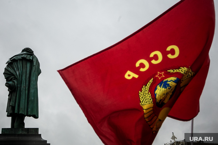 Митинг КПРФ за отмену выборов на Пушкинской площади. Москва, ссср, советский союз, памятник пушкину, кпрф, пушкинская площадь, митинг, протест, коммунисты