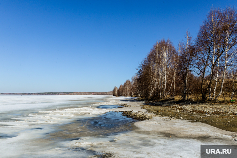 Министерство экологии провело рейд по территориям баз отдыха и туристических зон. Челябинск, озеро увильды, весна, лед