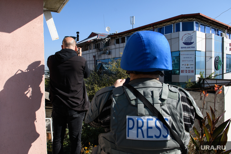 Последствия ночного обстрела Степанакерта. Нагорный Карабах, пресса, press, военкорр, военный журналист, гостиница софия