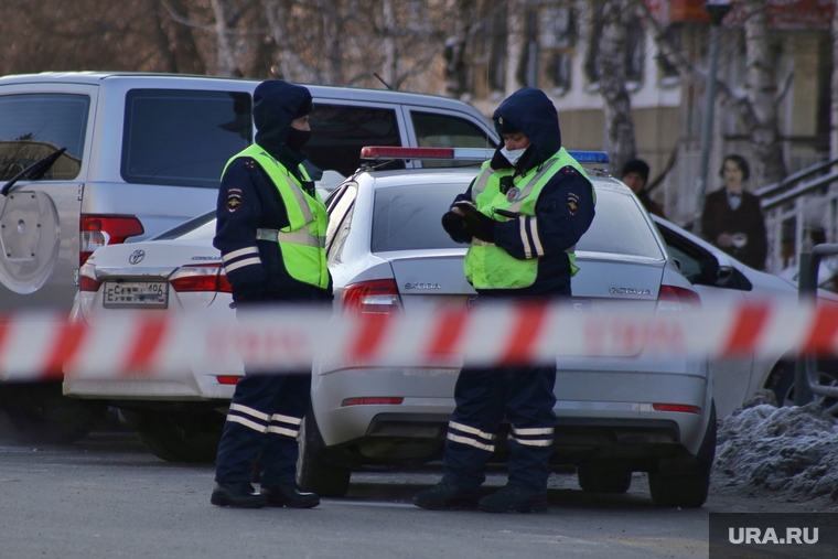 Несанкционированная акция в поддержку оппозиционера. Курган, гаи, дпс, ограничительная лента