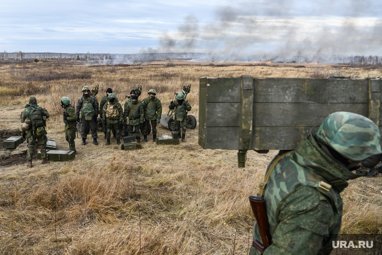 Тренировочные стрельбы мобилизованных с Центрального военного округа на полигоне Еланский. Свердловская область, армия, военные, полигон еланский, подготовка военных, тренировка на полигоне