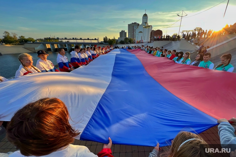 День Флага России. Курган, триколор, флаг россии, день флага рф
