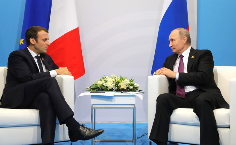 Макрон остался встревоженным после разговора с Путиным