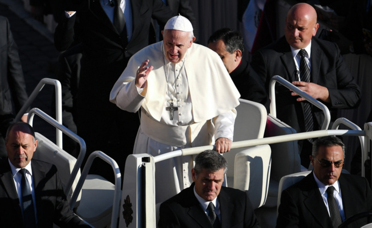 Папа Римский заверил, что Святой престол делает все для поиска решения украинского кризиса