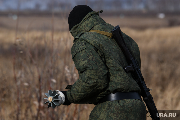 Тренировочные стрельбы мобилизованных с Центрального военного округа на полигоне Еланский. Свердловская область, минометный снаряд, артиллерийская мина