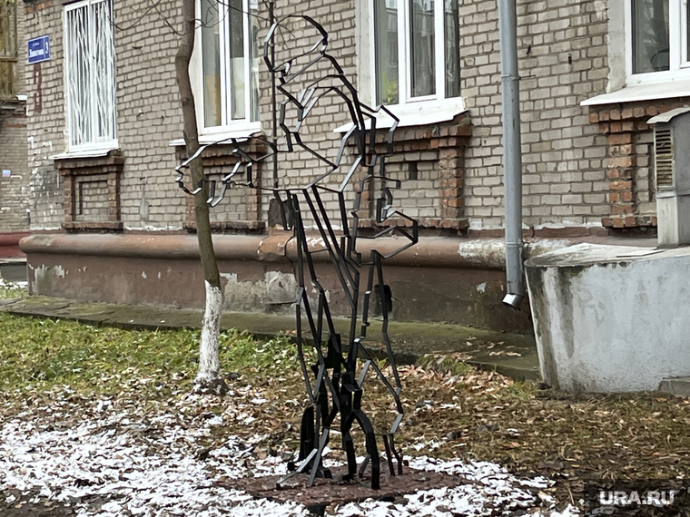 Военкомат. Пермь, военкомат, памятник солдату освободителю