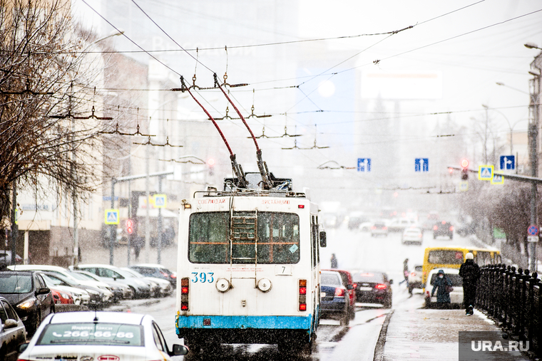 Снег в Екатеринбурге, снег, пробка, зима, троллейбус, екатеринбург , виды екатеринбурга