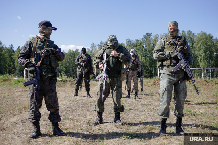 Тренировка добровольцев перед отправкой в Украину. Свердловская область, милитари, автомат, калашников, армия, оружие, война, добровольцы, спецоперация, чвк, сво, наемники
