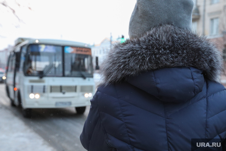 Мосгортранс. Курган, зима, пассажир, автобус, теплая одежда, ожидание автобуса