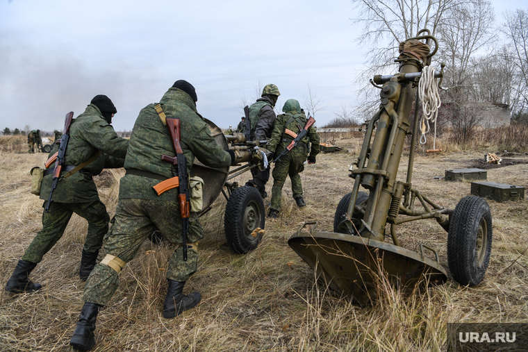 Тренировочные стрельбы мобилизованных с Центрального военного округа на полигоне Еланский. Свердловская область, военная техника, минометный расчет, мобилизация, мобилизованные, 120мм возимый миномет 2б11, подготовка мобилизованных