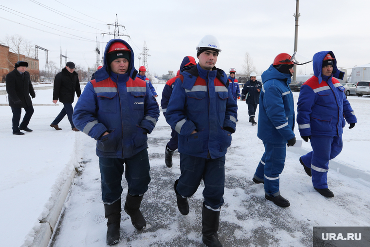 Награждение энергетиков, восстанавливавших электроснабжение в Зауралье после октябрьского урагана. Курган, энергетики