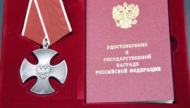 Орден Мужества Казамкину вручили представители военного комиссариата
