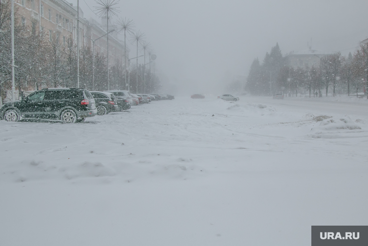 Город в снегу. Курган, площадь ленина, снегопад, ветер, пурга, снег в городе
