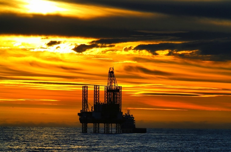Открытая лицензия на 30.07.2015. Добыча нефти и газа, море, нефтедобыча, нефтяная платформа