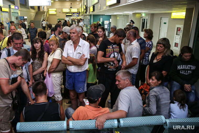 Беженцы с Украины. Сургут, аэропорт, зал ожидания