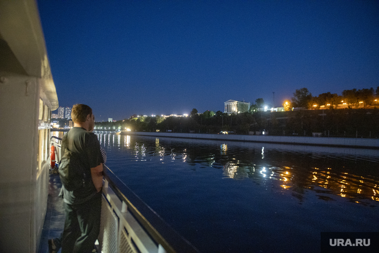 Виды с реки Кама на закате. Пермь, река кама, виды города пермь, набережная реки кама, ночная пермь, прогулочный теплоход, речная прогулка