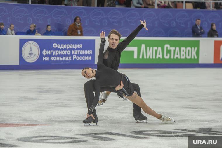 Максим Некрасов и Елизавета Пасечник на льду пермского дворца спорта «Молот»