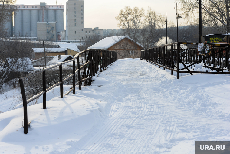 Зима, мороз. Пруд Коммунар, плотина
Челябинск, зима, плотина, пруд коммунар, старый мост