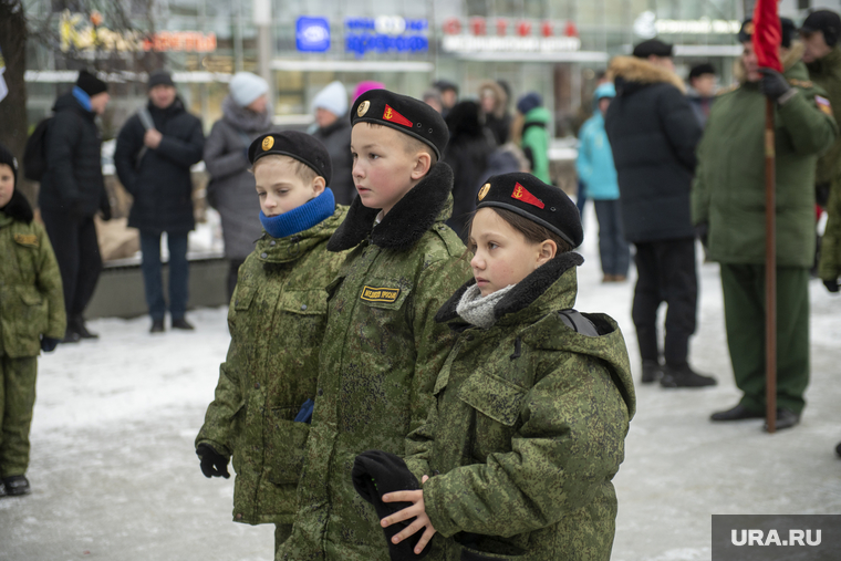 Пермских школьников торжественно посвятили в юные морские пехотинцы