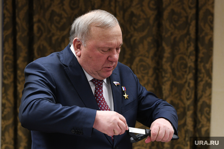 Владимир Шаманов напомнил, что златоустовские черные ножи вручали танковым экипажам во время Великой Отечественной войны