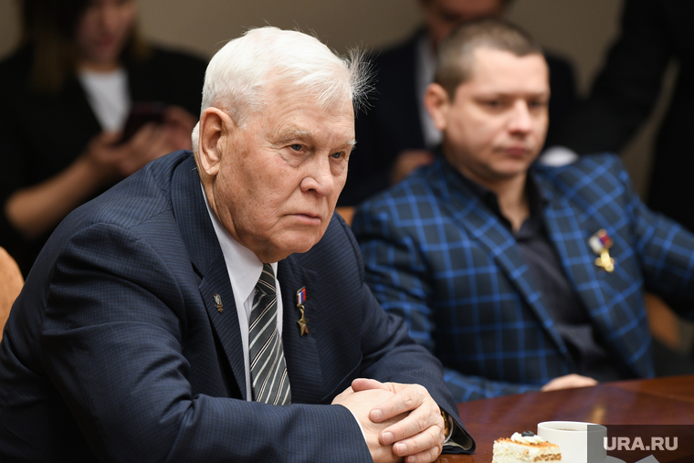 Капитан экипажа, плененного в Кандагаре, Владимир Шарпатов живет в Тюменской области и давно знаком полпреду Якушеву
