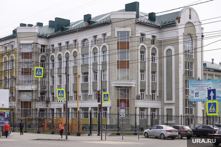 Остановочные комплексы. Курган, здание налоговой инспекции