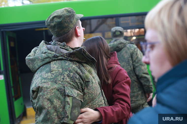 Отправка мобилизованных. Тюмень , объятия, прощание, мобилизация, мобилизованные, отправка мобилизованных, проводы мобилизованных, прощание с мобилизованными