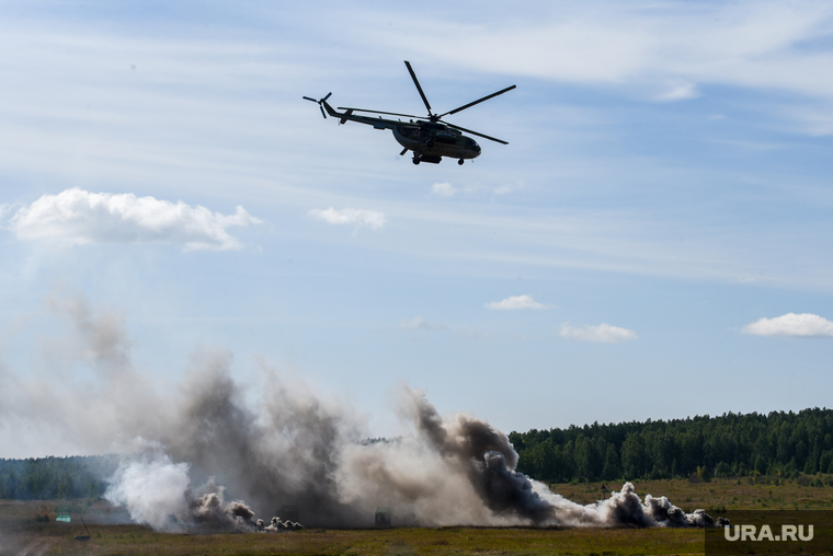 Международный военно-технический форум «Армия-2022». Екатеринбург, дым, вертолет, милитари, армия, оружие, ми-8, огонь, выстрел, милитаризация, бой, z войска