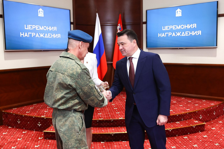 Награждение прошло в кругу семей добровольцев