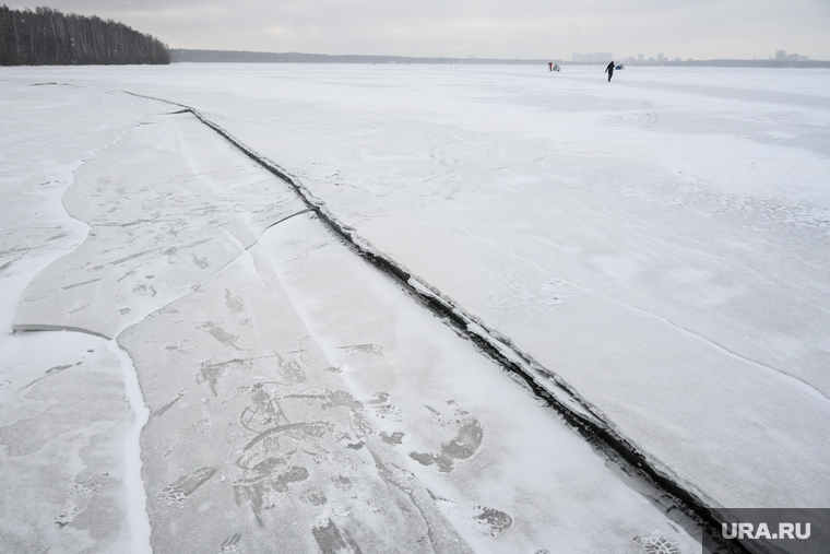 Профилактическая акция «Тонкий лед» на озере Шарташ. Екатеринбург, зима, водоем, озеро шарташ, лед