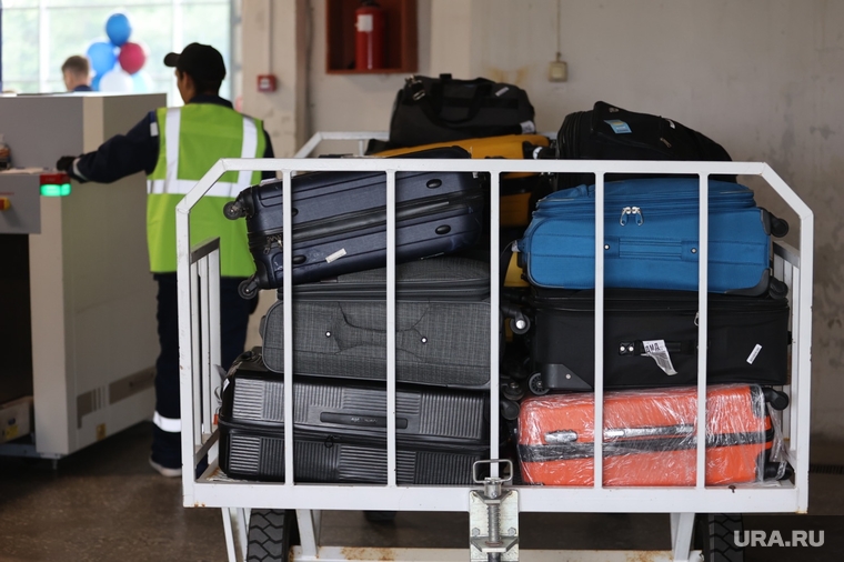 Аэропорт. Авиакомпания nordstar. Курган, чемоданы, багаж, споттинг, багажное отделение