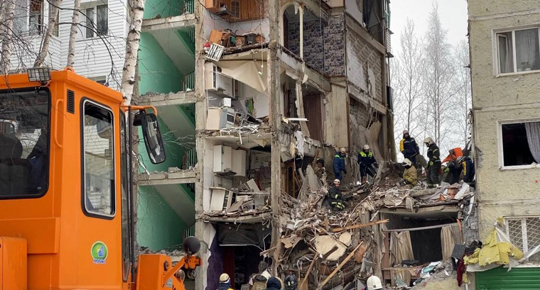 За последние сутки спасатели обнаружили тела шестерых погибших под завалами пятиэтажки