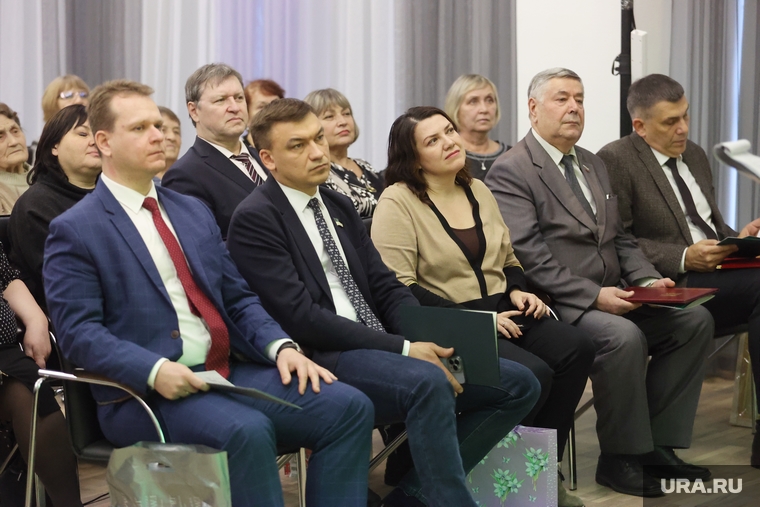 Курганскую библиотеку с важной датой поздравляли ее хорошие друзья