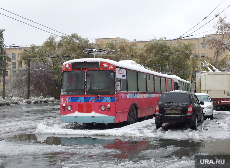 Челябинск, ледяной дождь, остановились троллейбусы, снег, лед, троллейбус